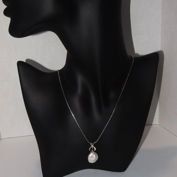 Genuine Fresh-Water Coin Pearl Pendant w/ 18 Inch .925 Sterling Silver Chain - Picture 3 of 6